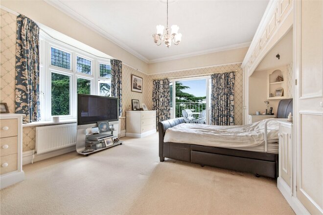 Lyne Crossing Road, Lyne, KT16