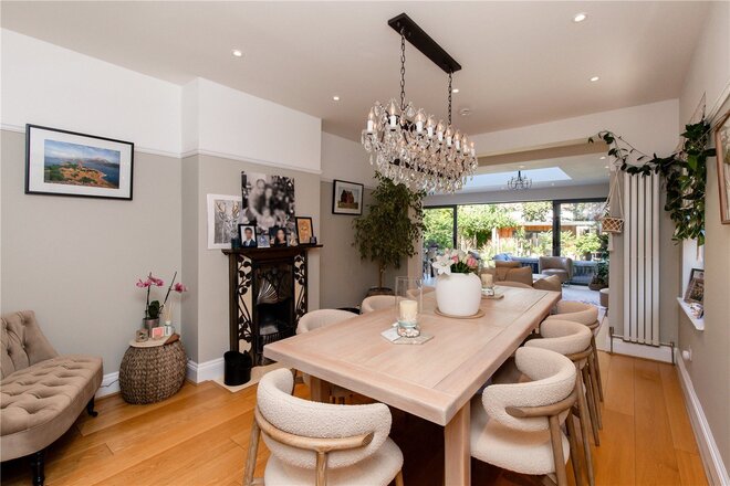 Gunnersbury Avenue, London, W5