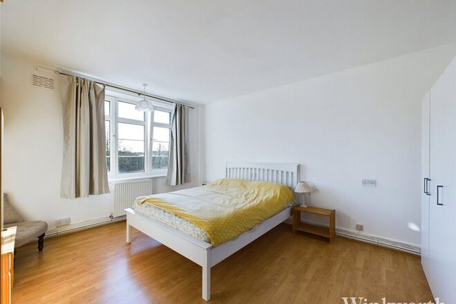 Mount Avenue, London, W5