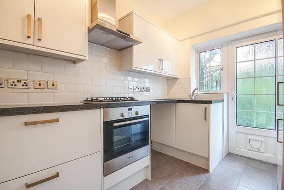 Gloucester Court, Kew, TW9
