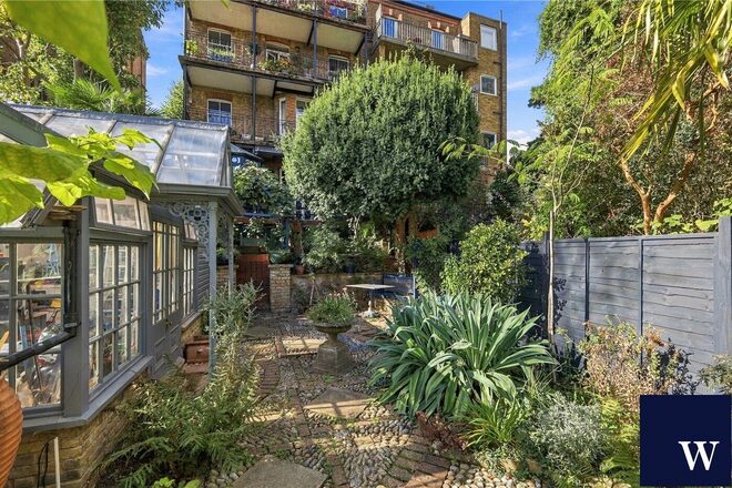 Southwood Lane, London, N6