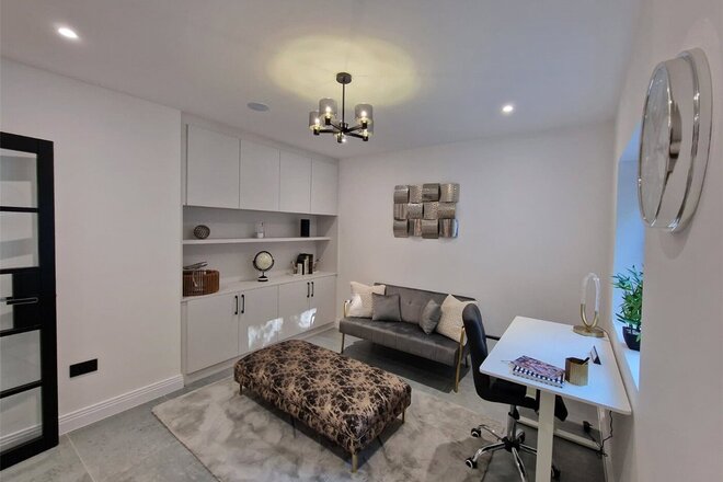 Wellington Avenue, Surrey, GU25