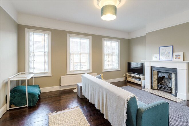 Holly Road, Abington, NN1