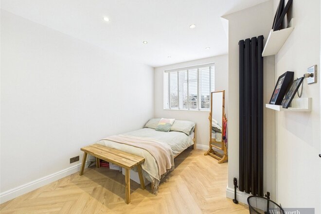 Bond Road, Surbiton, KT6