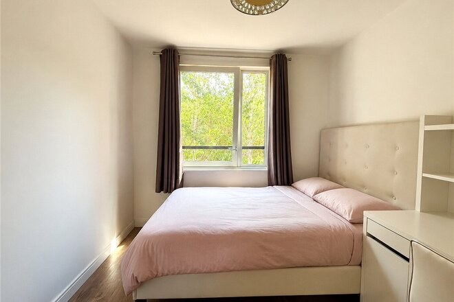 Blondin Way, London, SE16