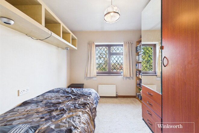 Wolmer Gardens, Edgware, HA8