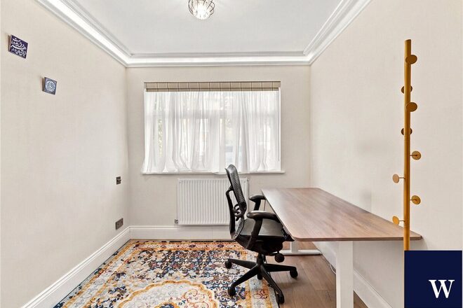 Woodberry Gardens, North Finchley, N12