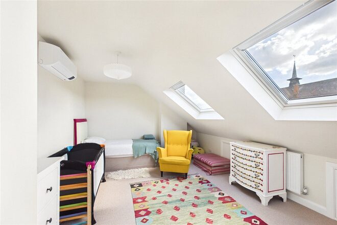 Cricklade Avenue, London, SW2