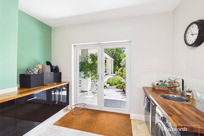 Newbury Road, Thatcham, RG19
