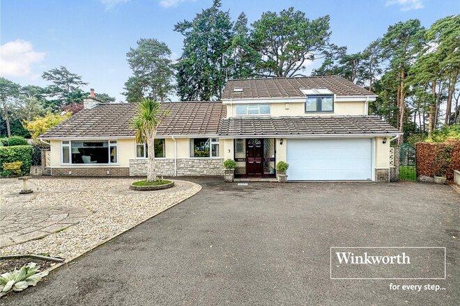 Old Pines Close, Dorset, BH22