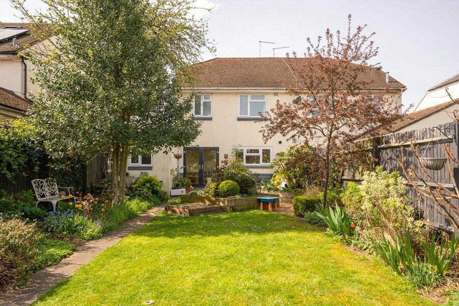 Garden To House