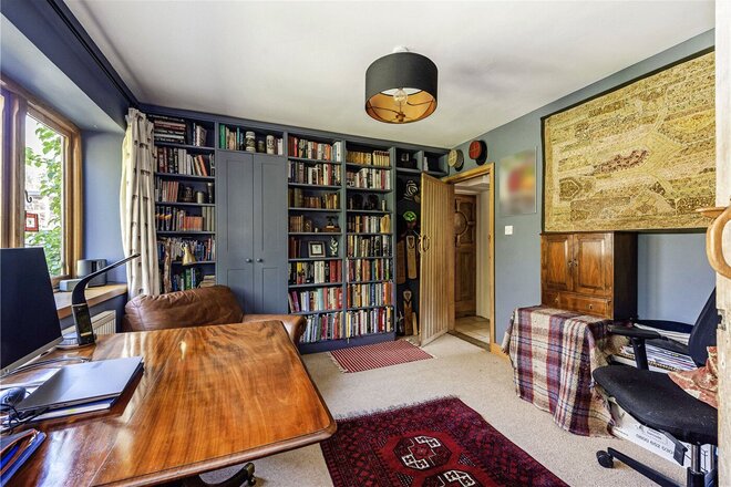 Farnham Road, Hampshire, GU33