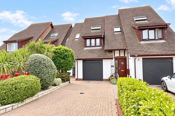 The Meridians, Dorset, BH23
