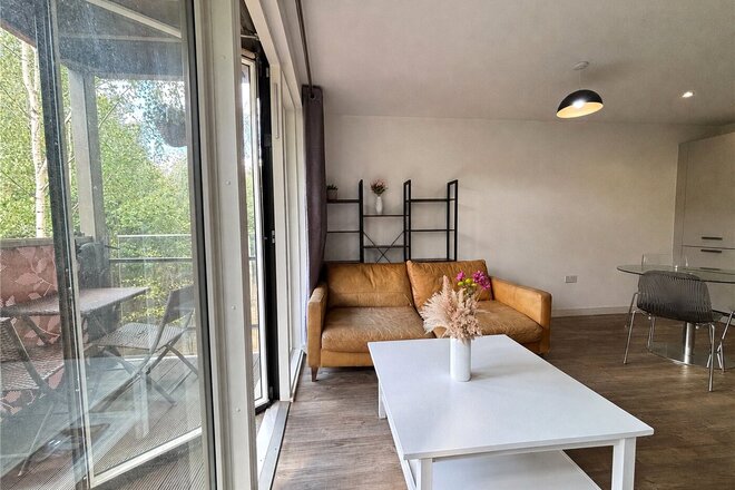 Blondin Way, London, SE16