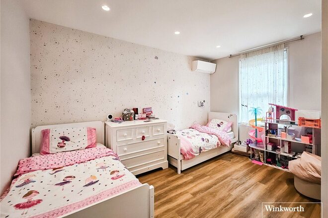 Egerton Gardens, London, NW4