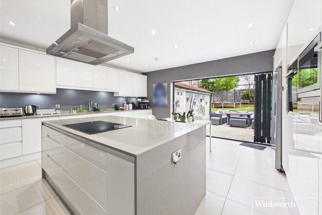 Farm Road, Edgware, HA8