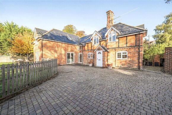 Bath Road, Wiltshire, SN8
