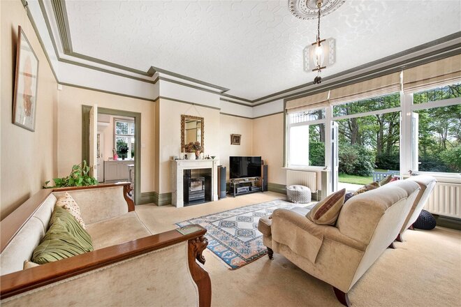 Lyne Crossing Road, Lyne, KT16
