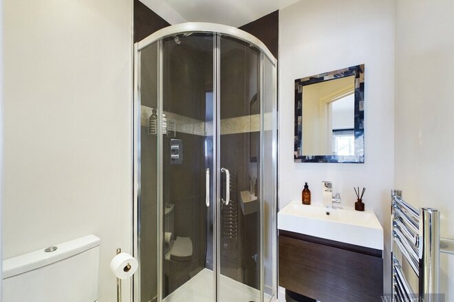 Cranes Drive, Surbiton, KT5