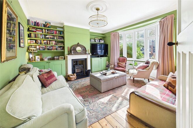 Cricklade Avenue, London, SW2