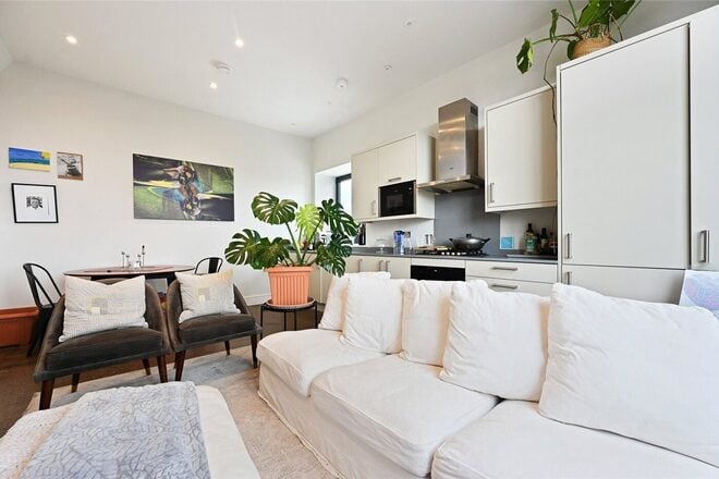 Stanley Gardens, London, W3
