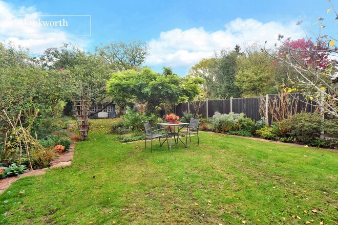 Stoneleigh Park Road, Surrey, KT19
