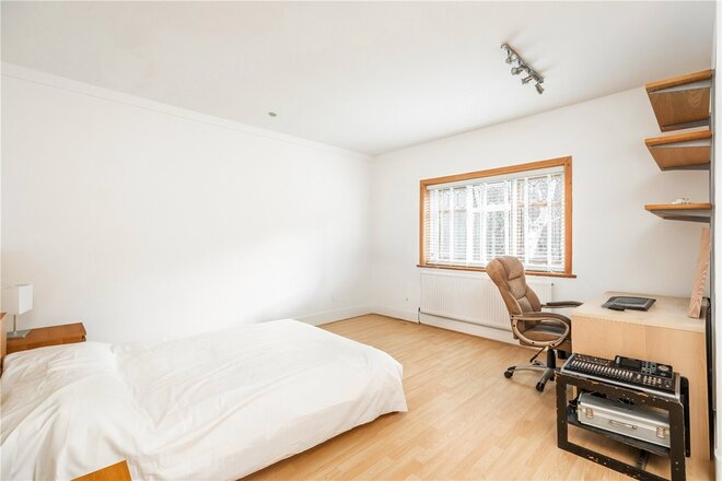 Canford Cliffs Road, Poole, BH13