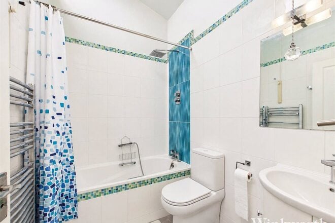 Deena Close, London, W3