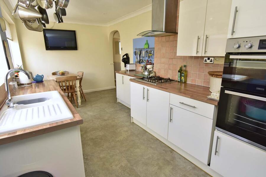 A KITCHEN 2.JPG
