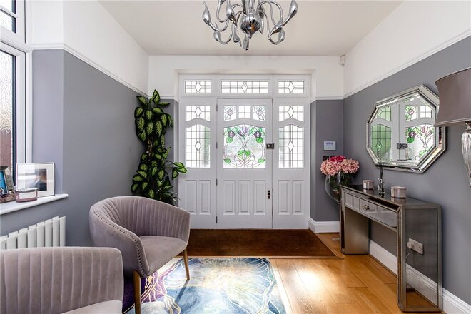 Gunnersbury Avenue, London, W5