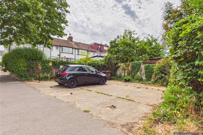 Roxeth Green Avenue, Harrow, HA2