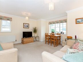 Grove Court, Newbury, RG14