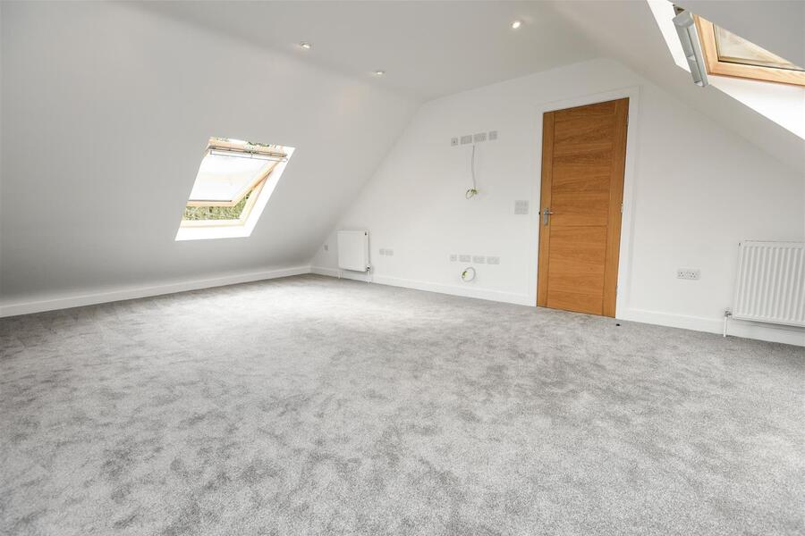 A BEDROOM 4A.JPG