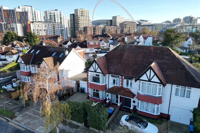 Park Chase, Middlesex, HA9