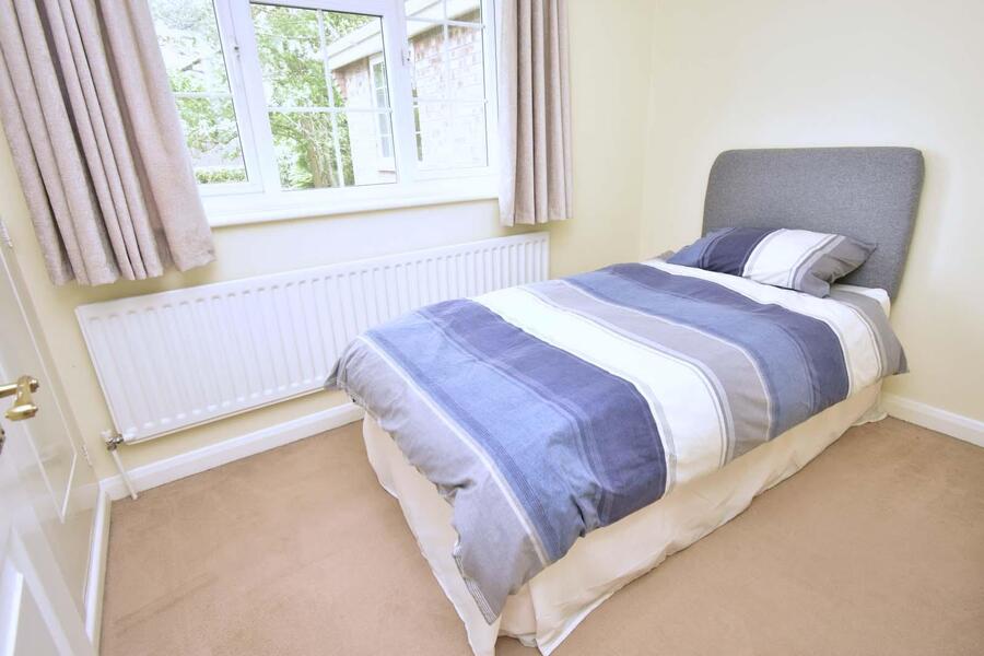 A BEDROOM 5.JPG