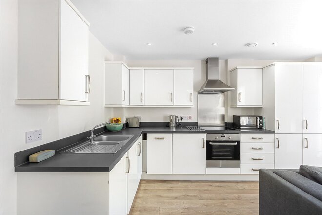 High Street, London, TW8