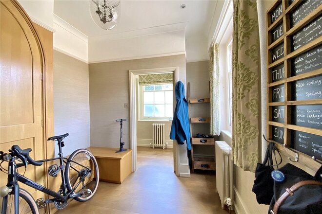 Mayflower Way, Farnham Common, SL2