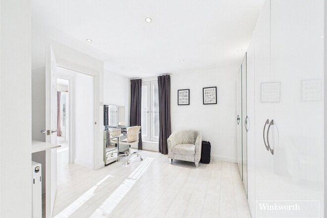Winston Avenue, London, NW9