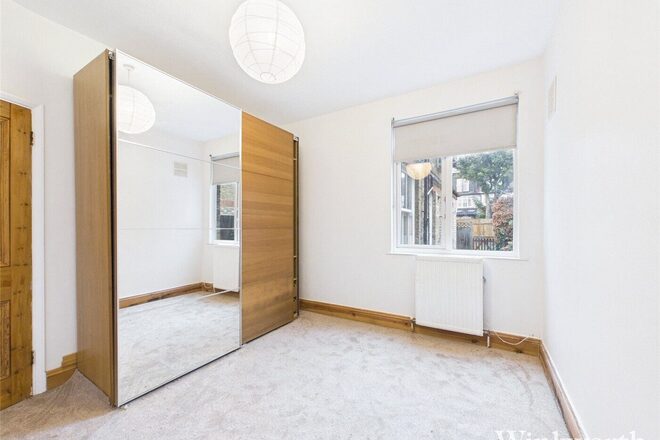 Lynton Avenue, London, W13