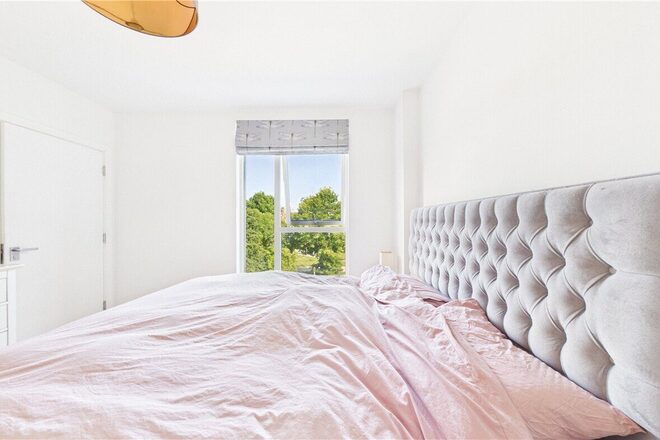 Bollo Bridge Road, London, W3