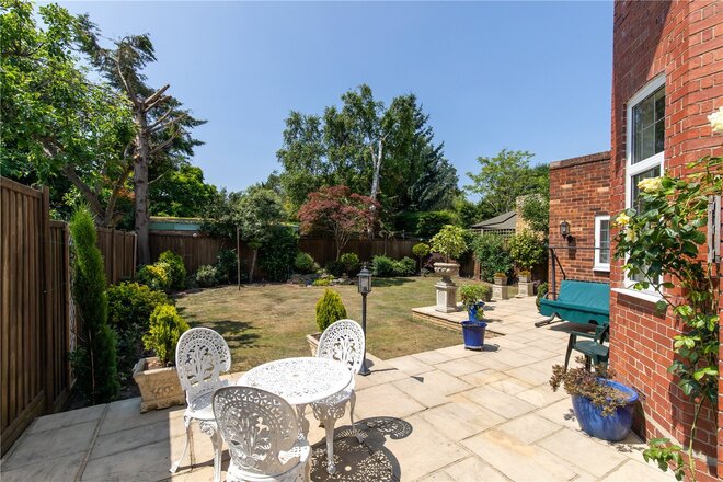 Tring Avenue, Ealing Common, W5