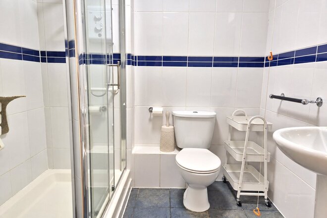 Hertswood Court, High Barnet, EN5