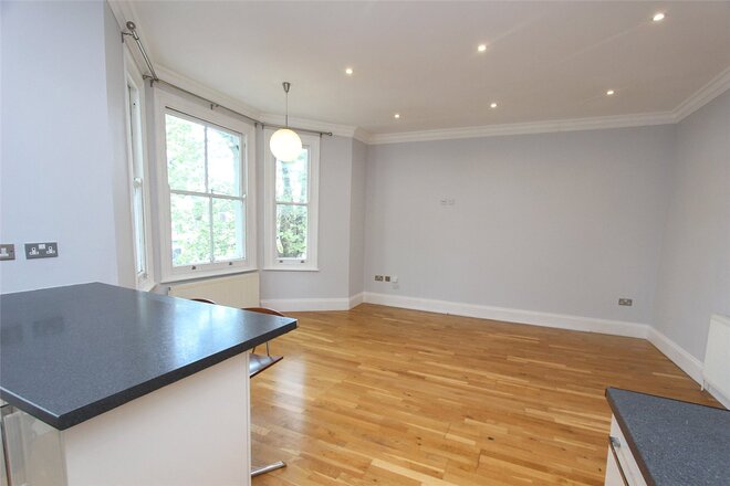 Marine Avenue, Essex, SS0