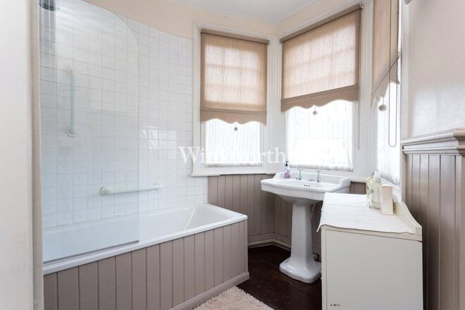 Riverway, London, N13