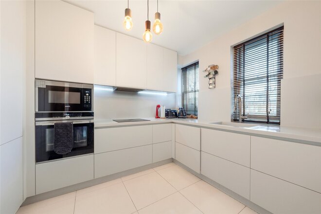 Sutherland Avenue, London, W9