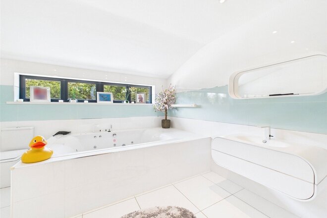 Ashford Hill Road, Thatcham, RG19