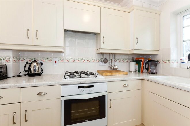 Grove Court, Newbury, RG14