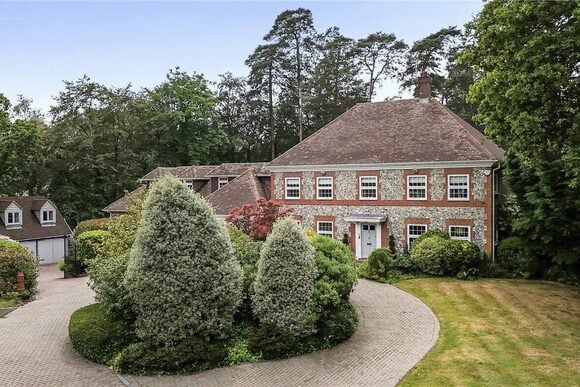 Kestrel Close, Farnham, GU10