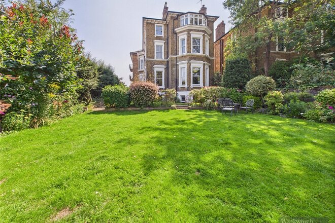 Uxbridge Road, Kingston upon Thames, KT1