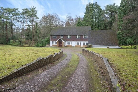 Long Hill, Farnham, GU10